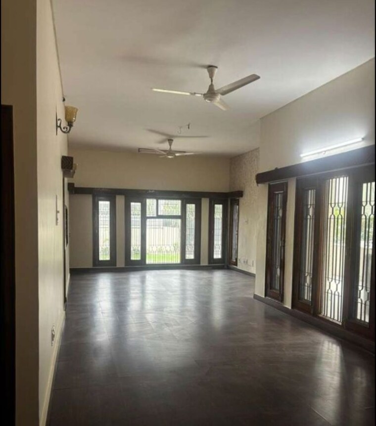 Room, sector 35 3 Bedroom 5500 Sq.Ft. Independent House In Sector 35 Chandigarh 10491537