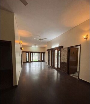 Living Room in 3 BHK Independent House at Sector 35 – for Rent