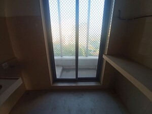 Room in 3 BHK Apartment at Damji Shamji Mahavir Spring Tulip Phase 1, Pokhran Road No Two – for Rent
