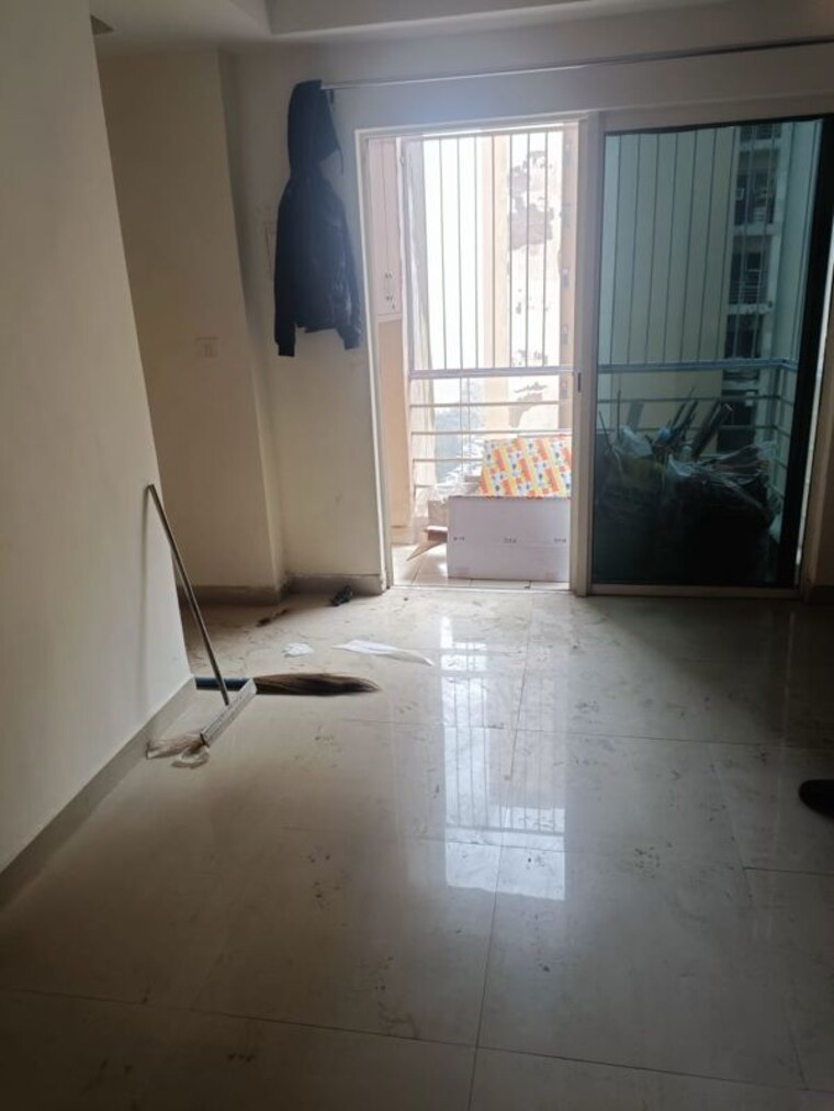 Bathroom, paras-tierea 2 Bedroom 825 Sq.Ft. Apartment In Sector 137 Noida 10491548