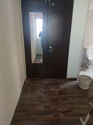 Room in 2 BHK Apartment at Paras Tierea, Sector 137 – for Rent