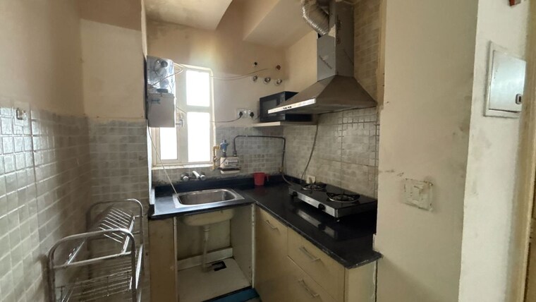 Kitchen, paras-tierea 1 Bedroom 495 Sq.Ft. Apartment In Sector 137 Noida 10491538