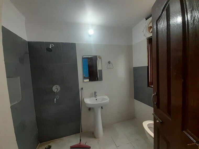 Bathroom, maya-garden-city 2 Bedroom 1307 Sq.Ft. Apartment In Lohgarh Zirakpur 10491570