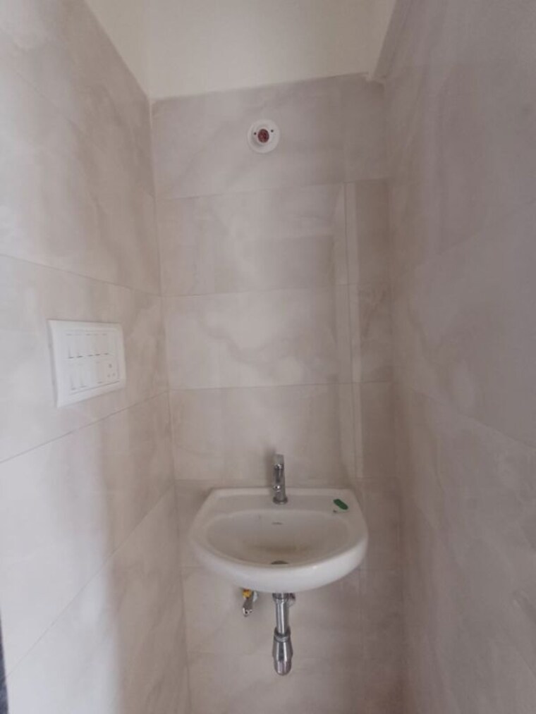 Bathroom, vartak nagar 1 Bedroom 385 Sq.Ft. Apartment In Vartak Nagar Thane 10491566