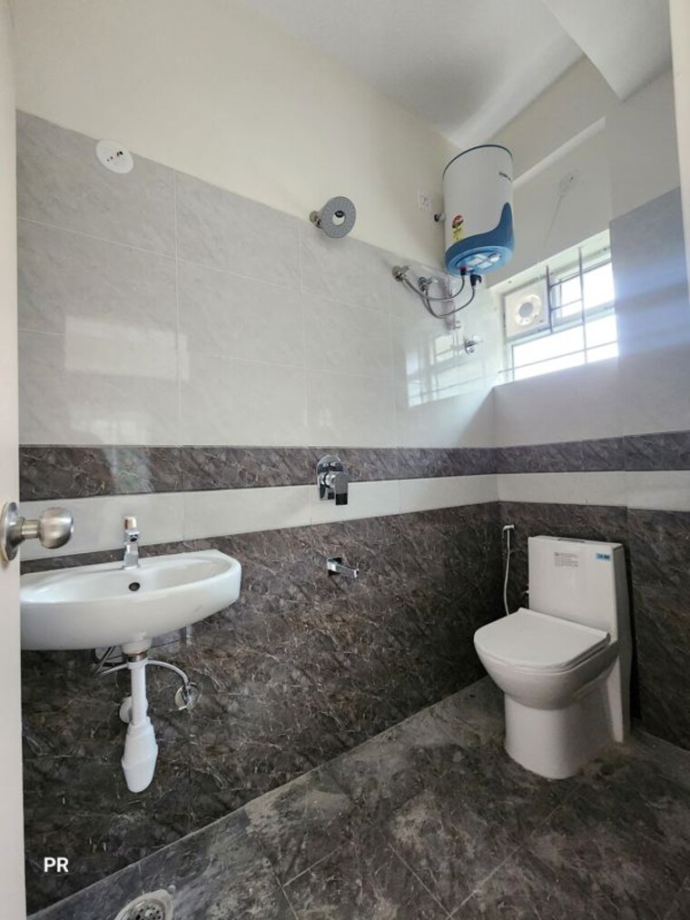 Bathroom, harlur 2.5 Bedroom 1500 Sq.Ft. Builder Floor In Harlur Bangalore 10491578
