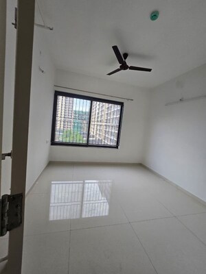 Room in 3 BHK Apartment at Kumar Palmspring Towers, Undri – for Rent