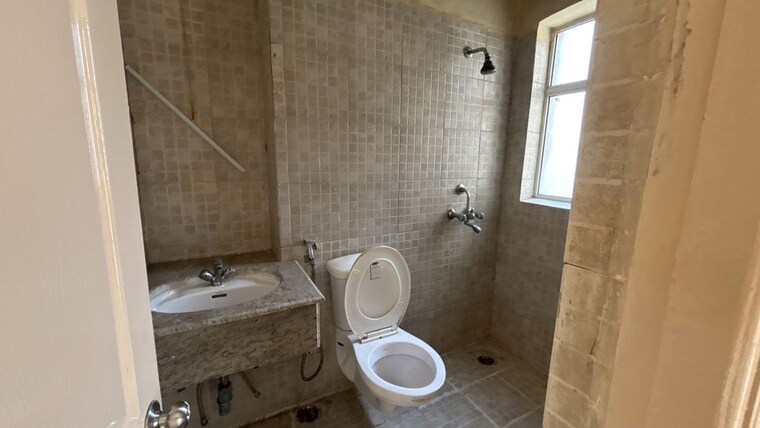 Bathroom, paras-tierea 2 Bedroom 1070 Sq.Ft. Apartment In Sector 137 Noida 10491597