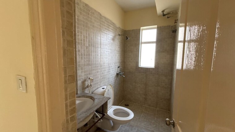 Bathroom, paras-tierea 2 Bedroom 1070 Sq.Ft. Apartment In Sector 137 Noida 10491597