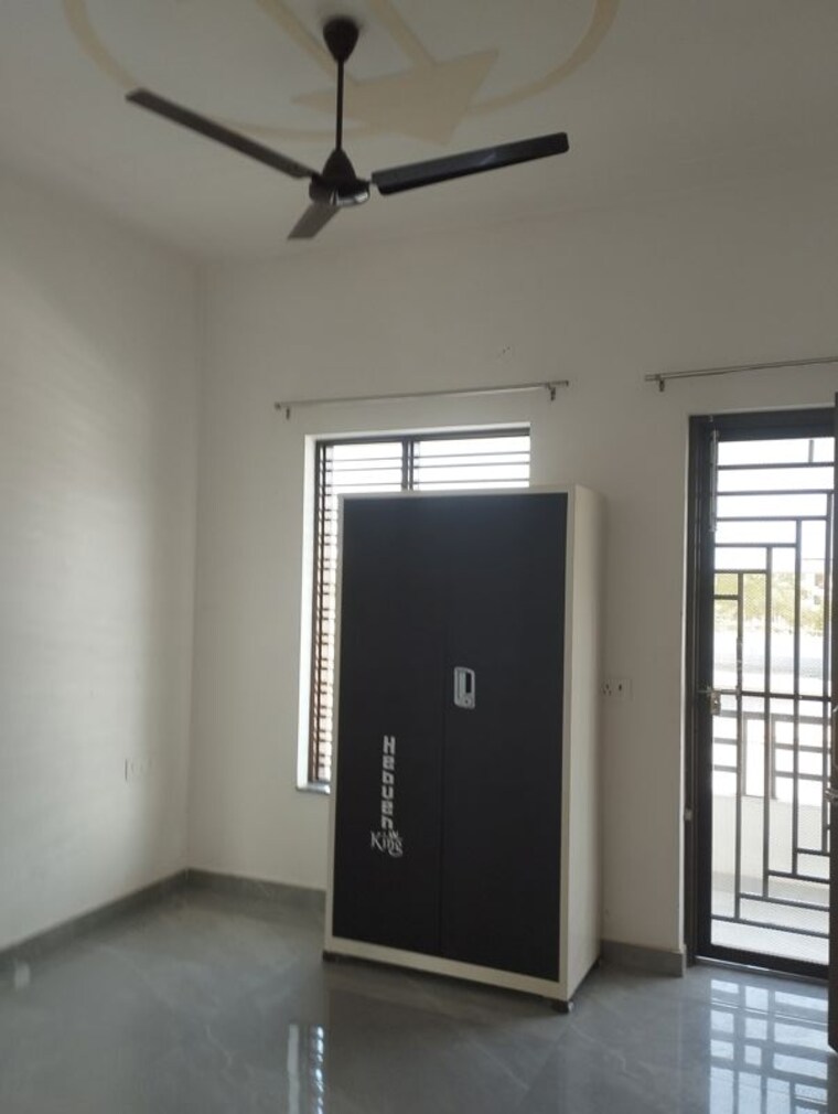 Room, sector 19 4 Bedroom 200 Sq.Yd. Independent House In Sector 19 Sonipat 10491591