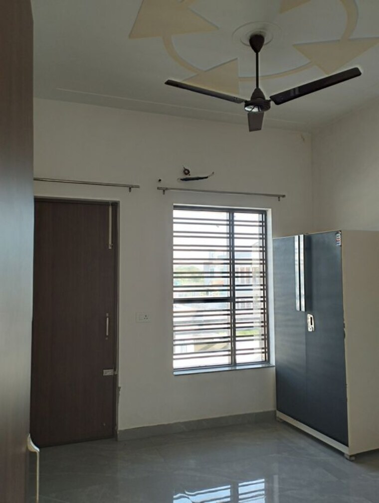 Room, sector 19 4 Bedroom 200 Sq.Yd. Independent House In Sector 19 Sonipat 10491591