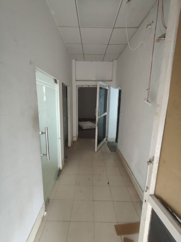 undefined, sector 63 Commercial Warehouse 1800 Sq.Ft. In Sector 63 Noida 10491613