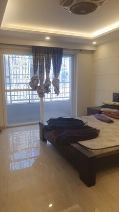 3 BHK + Pooja Room Builder Floor For Rent in Unitech South City II