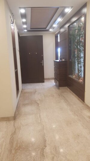 Room in 3 BHK Builder Floor at Unitech South City II, Sector 50 – for Rent