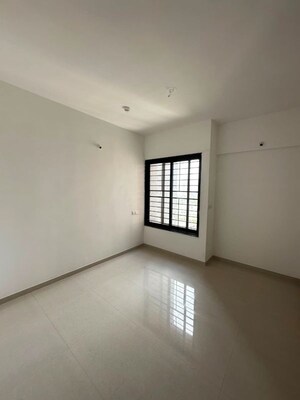 Room in 3 BHK Apartment at Kohinoor Sportsville, Hinjewadi – for Rent