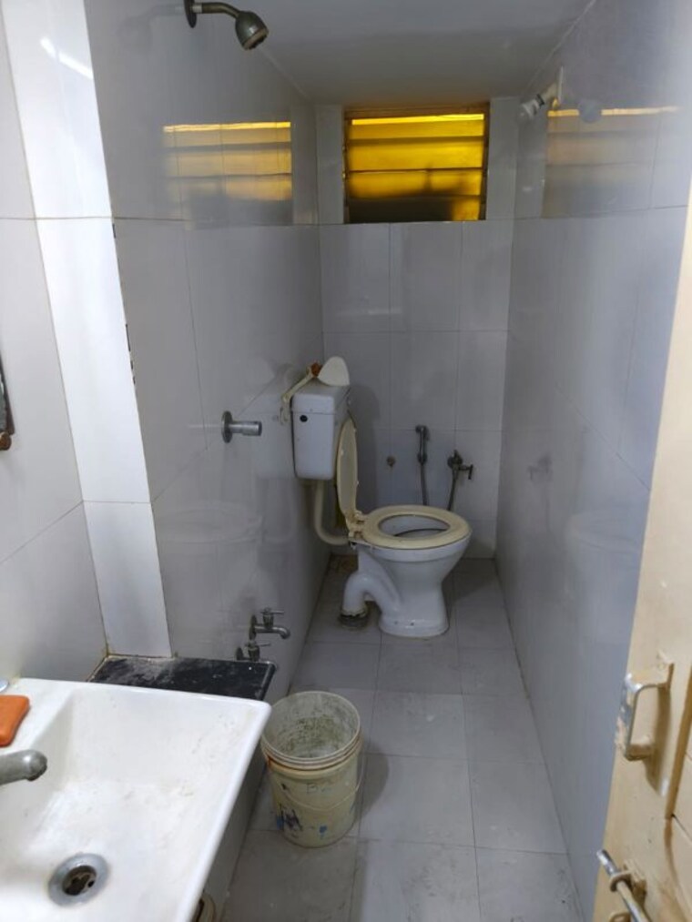 Bathroom, satellite 4 Bedroom 3500 Sq.Ft. Villa In Satellite Ahmedabad 10491730