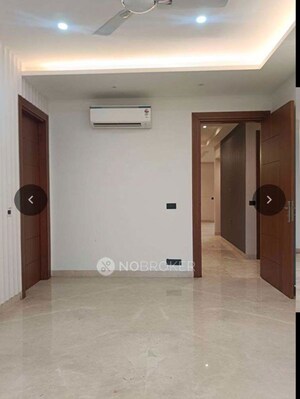 Room in 4 BHK Builder Floor at Unitech South City II, Sector 50 – for Rent
