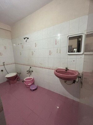 Bathroom in 4 BHK Villa at Paldi – for Rent