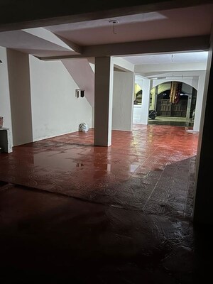 Room in 4 BHK Villa at Paldi – for Rent