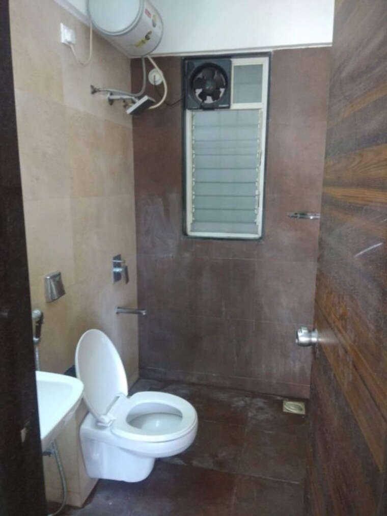 Bathroom, ashoka-plaza-viman-nagar 1 Bedroom 610 Sq.Ft. Apartment In Viman Nagar Pune 10491861