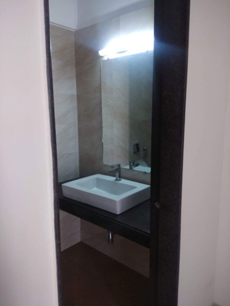 Bathroom, ashoka-plaza-viman-nagar 1 Bedroom 610 Sq.Ft. Apartment In Viman Nagar Pune 10491861