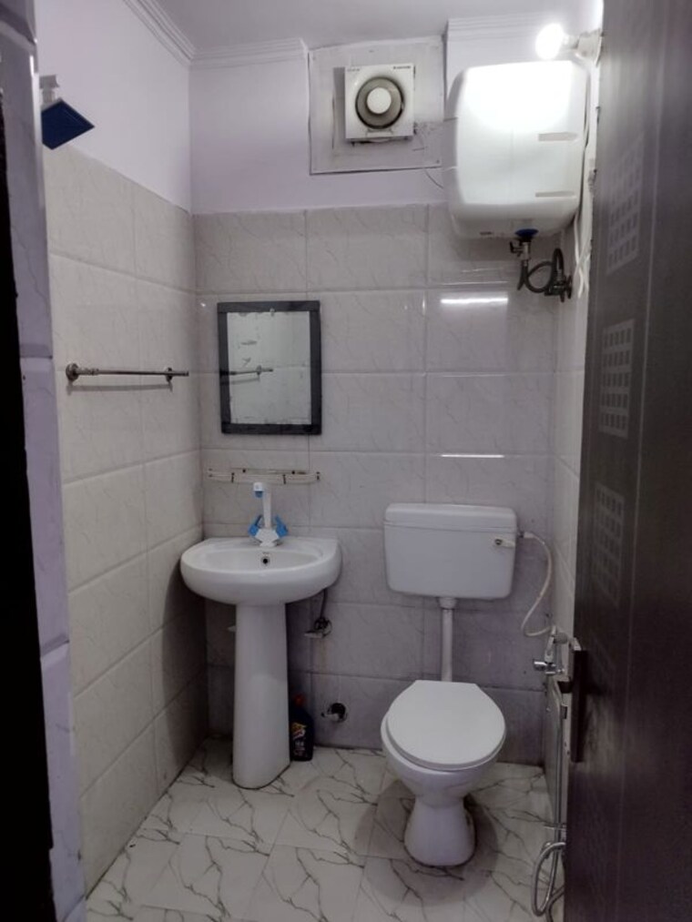 Bathroom, aashiyana-sai-home 2 Bedroom 950 Sq.Ft. Apartment In Sector 70 Noida 10491876