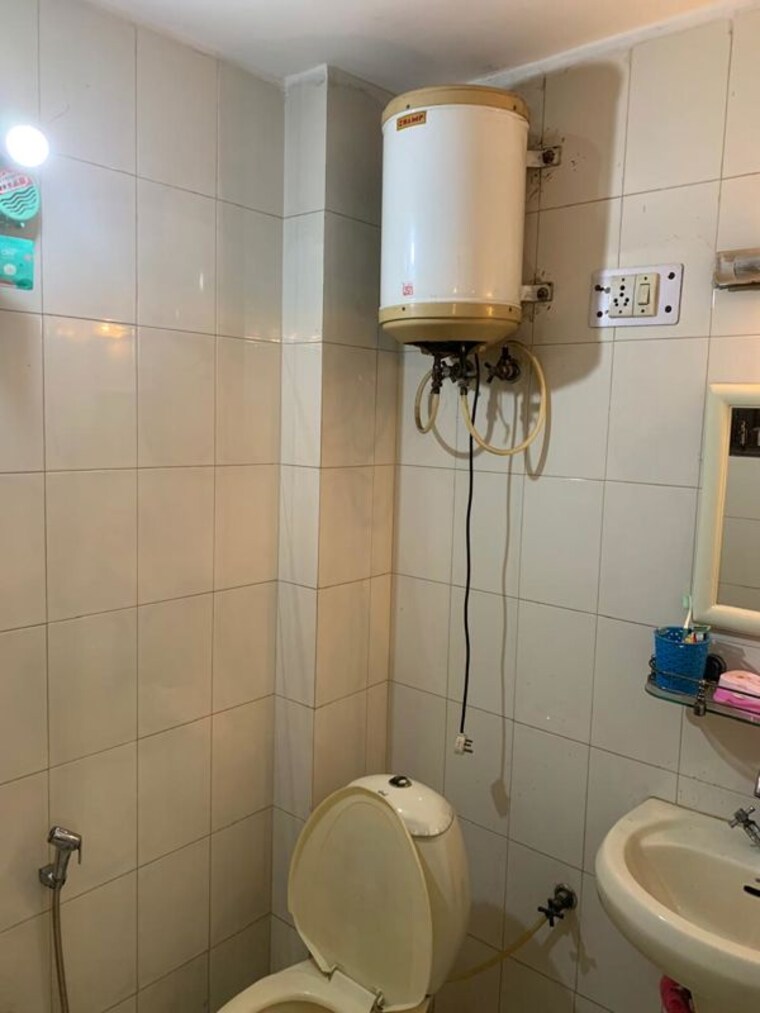 Bathroom, saket 2 Bedroom 700 Sq.Ft. Builder Floor In Saket Delhi 10491935