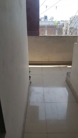 Bathroom in 2.5 BHK Apartment at Mayur Vihar – for Rent