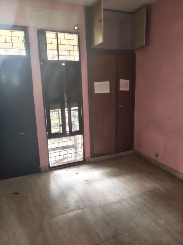 Room, mayur vihar 2.5 Bedroom 950 Sq.Ft. Apartment In Mayur Vihar Delhi 10492020