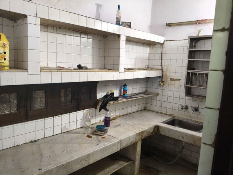Kitchen, mayur vihar 2.5 Bedroom 950 Sq.Ft. Apartment In Mayur Vihar Delhi 10492020