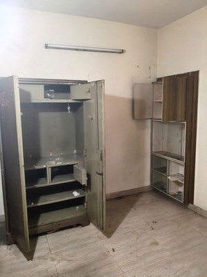 Bathroom in 2.5 BHK Apartment at Mayur Vihar – for Rent