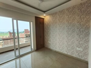 Room in 3 BHK Apartment at Vip Road – for Rent
