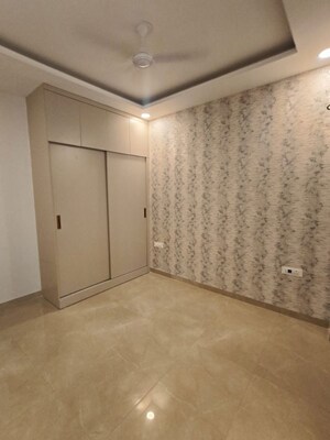 Room in 3 BHK Apartment at Vip Road – for Rent