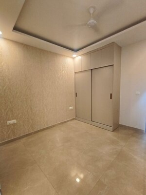 Room in 3 BHK Apartment at Vip Road – for Rent