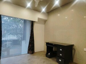 Room in 4 BHK Builder Floor at DLF City Phase IV, Dlf Phase iv – for Rent