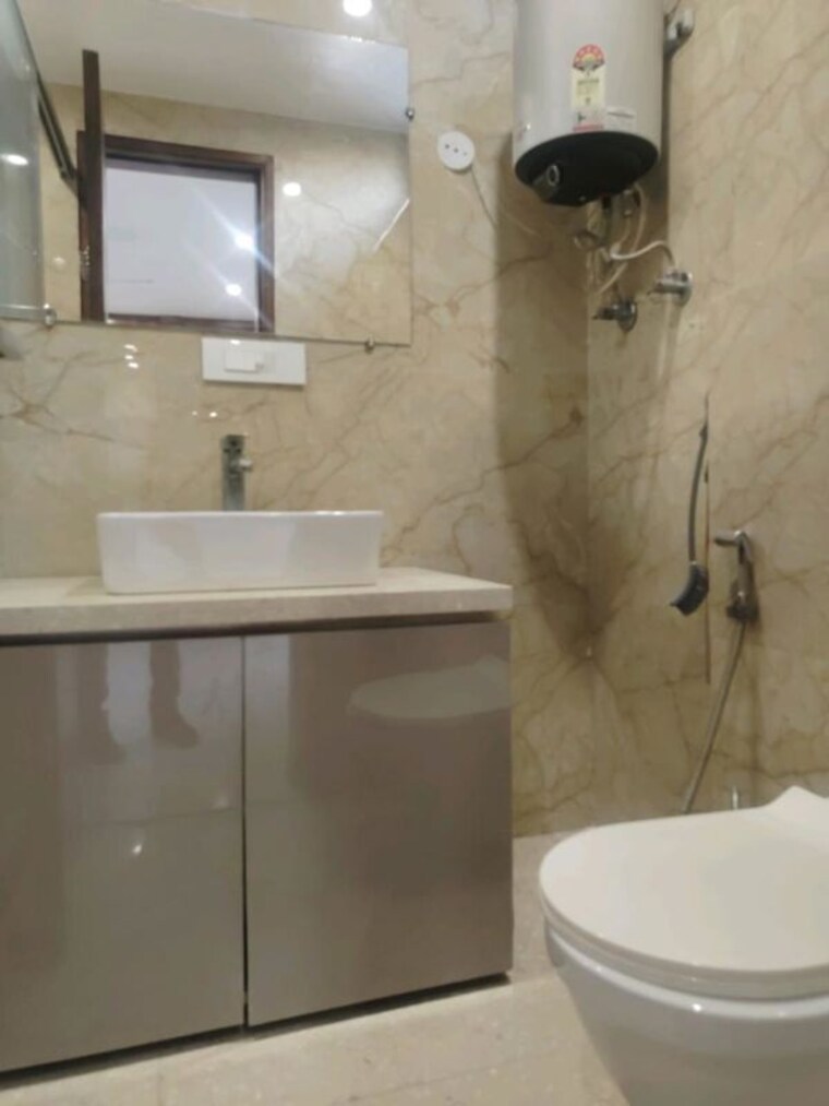 Bathroom, dlf-city-phase-iv 4 Bedroom 3000 Sq.Ft. Builder Floor In Dlf Phase iv Gurgaon 10492036