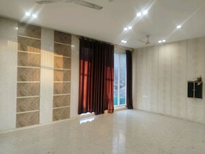 Living Room in 4 BHK Builder Floor at DLF City Phase IV, Dlf Phase iv – for Rent