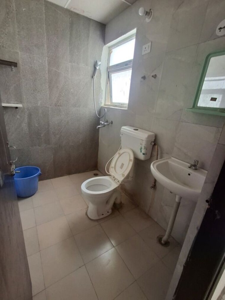 Bathroom, dlf-the-ultima 3.5 Bedroom 2128 Sq.Ft. Apartment In Sector 81 Gurgaon 10492045