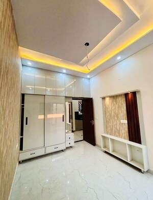 Room in 4 BHK Independent House at Kharar Road – for Rent