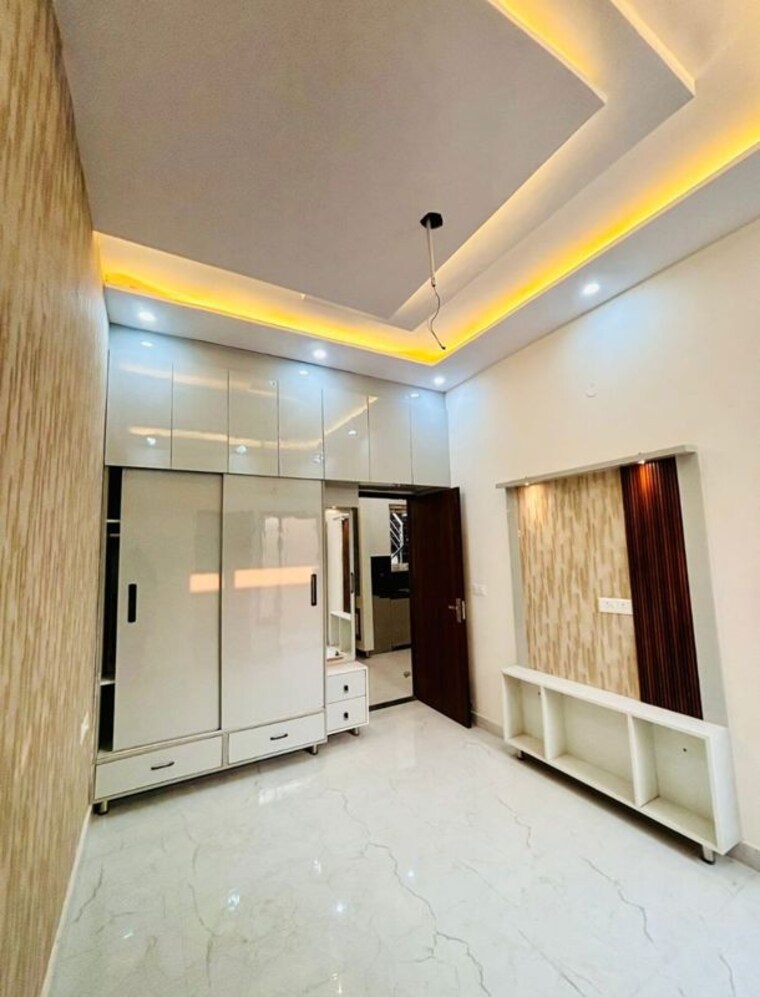 Room, kharar road 4 Bedroom 140 Sq.Yd. Independent House In Kharar Road Mohali 10478651