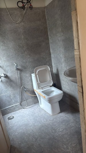Bathroom in 3 BHK Apartment at Maple Crescent, Sector 43 – for Rent