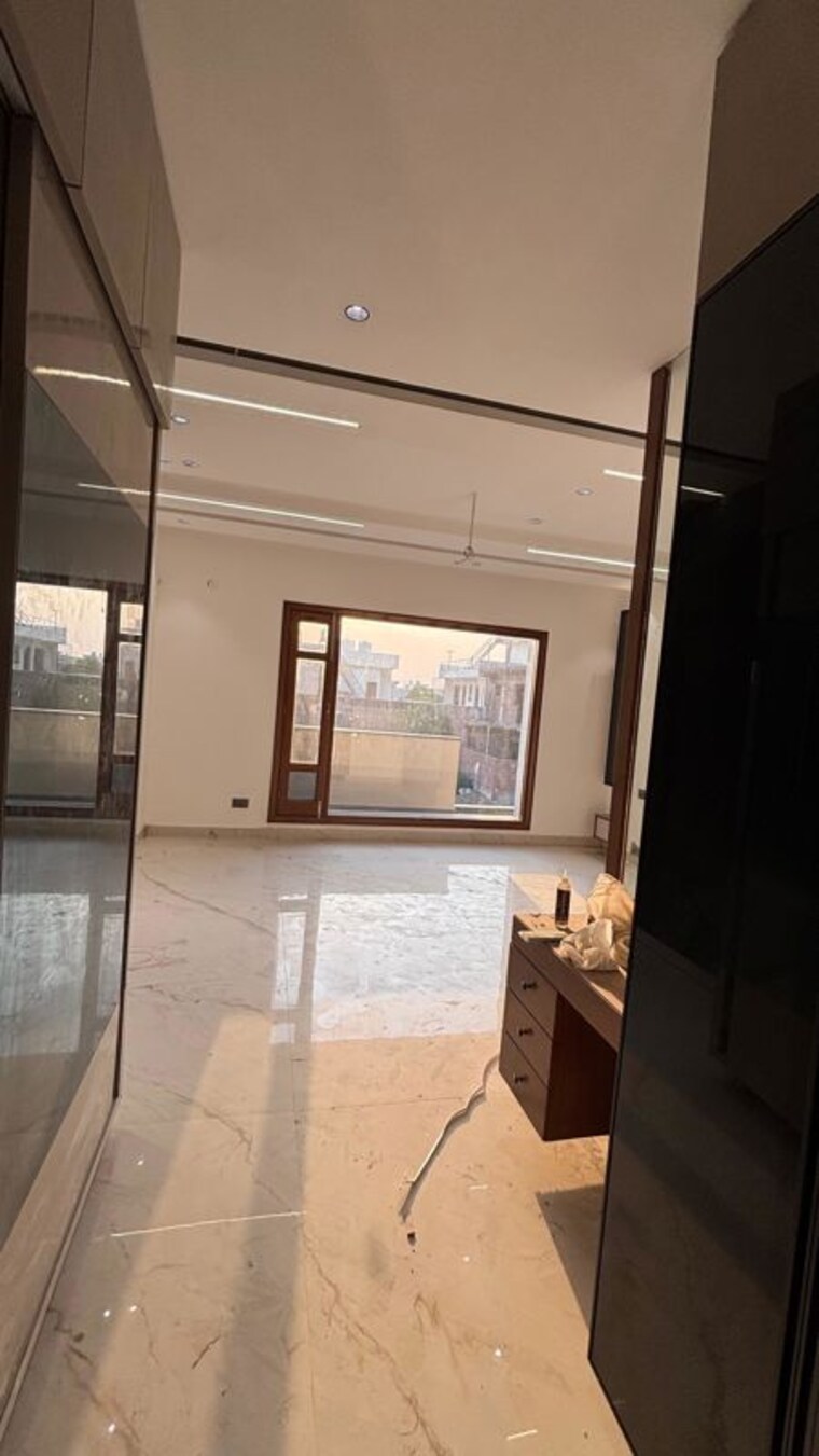 Team Area, sector 9 6+ Bedroom 2000 Sq.Yd. Independent House In Sector 9 Chandigarh 10492074