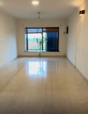 Room in 3 BHK Apartment at Lokhandwala Complex – for Rent