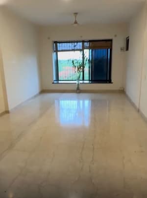Room in 3 BHK Apartment at Lokhandwala Complex – for Rent