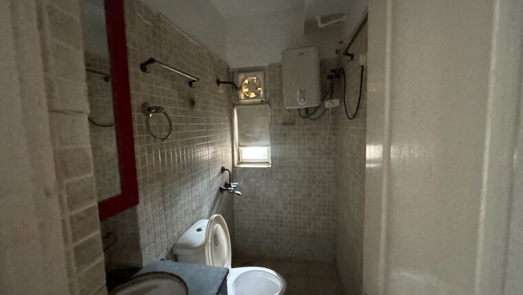Bathroom, paras-tierea 2 Bedroom 825 Sq.Ft. Apartment In Sector 137 Noida 10492095