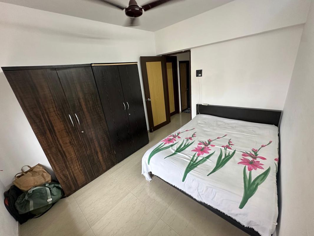 2 BHK 850 Sq.Ft. Apartment in Akshay Apartment Bandra West