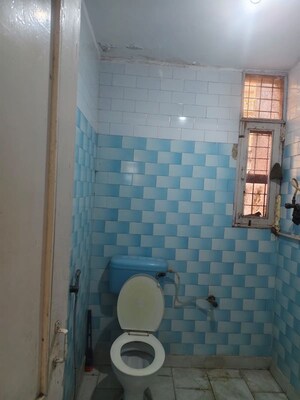 Bathroom in 1.5 BHK Apartment at Mayur Vihar – for Rent