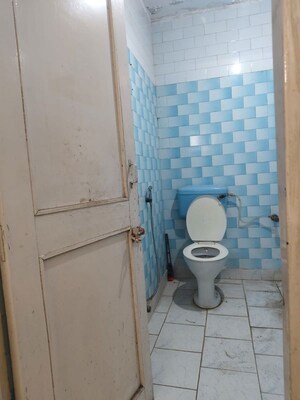 Bathroom in 1.5 BHK Apartment at Mayur Vihar – for Rent