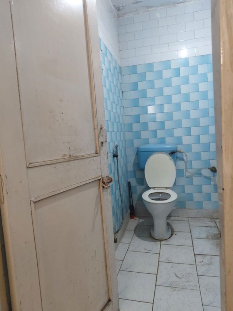 Bathroom, mayur vihar 1.5 Bedroom 750 Sq.Ft. Apartment In Mayur Vihar Delhi 10492081