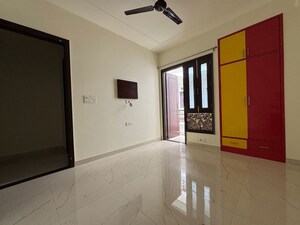 Room in 1 BHK Apartment at Chattarpur – for Rent