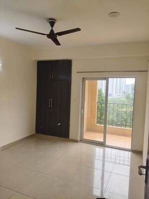 Room in 2 BHK Apartment at Hawelia Valencia Homes, Sector 1 Greater Noida – for Rent